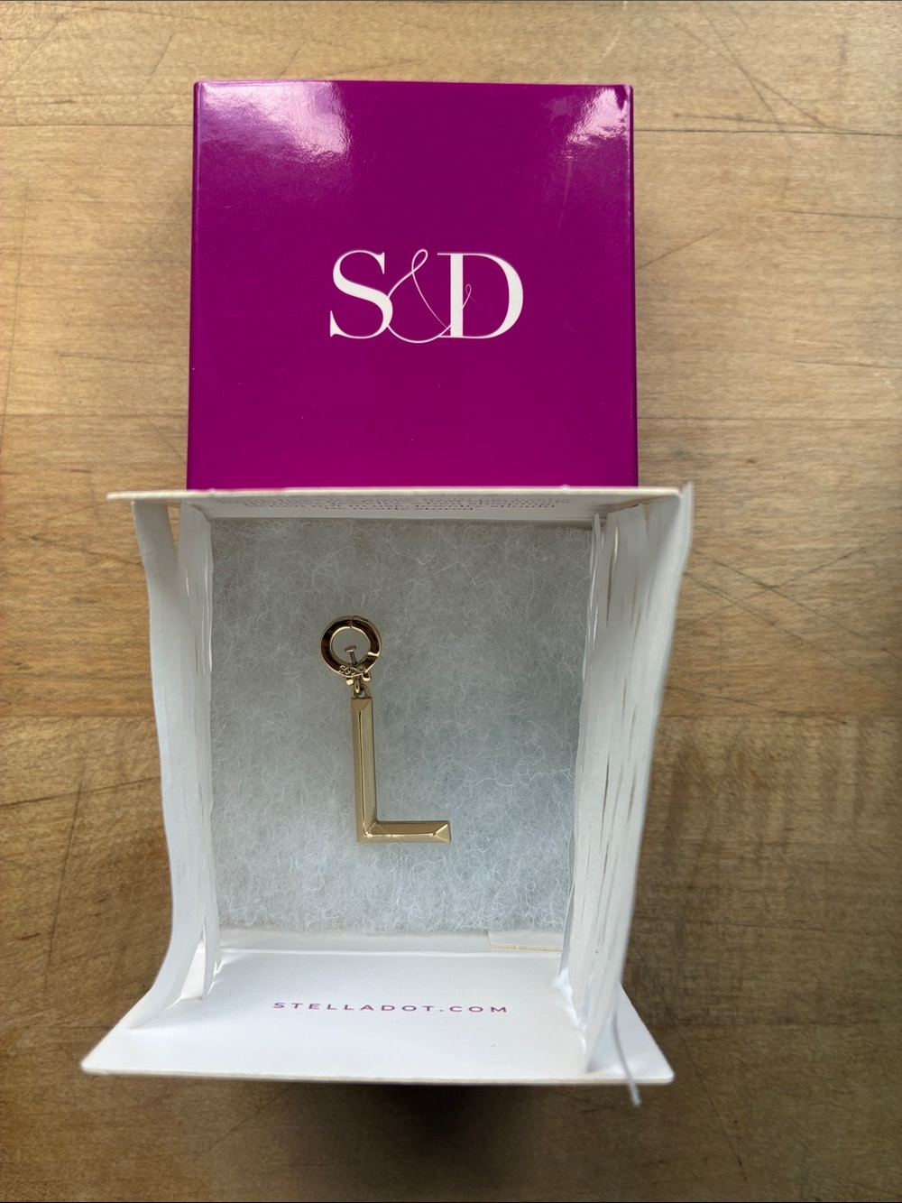 NIB Stella & Dot Tatum Initial L Charm!
